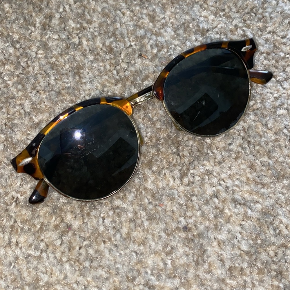 Assorted Sunglasses - Picture 7 of 12